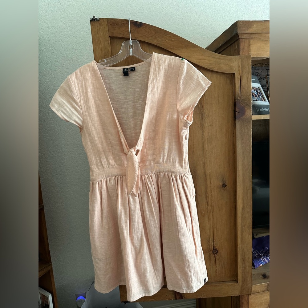 Volcom linen Peach Tie-Front Dress with pockets small fully lined 33’ HPS length